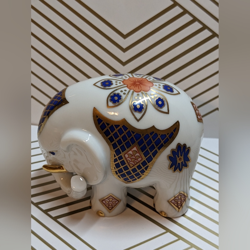 PG Handcrafted In Malaysia Porcelain Elephant Figurine White Gold Blue Red 